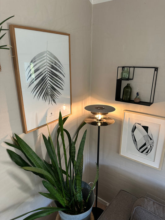 Vinylplade Gulvlampe – Håndlavet i Danmark | GrooveGlow