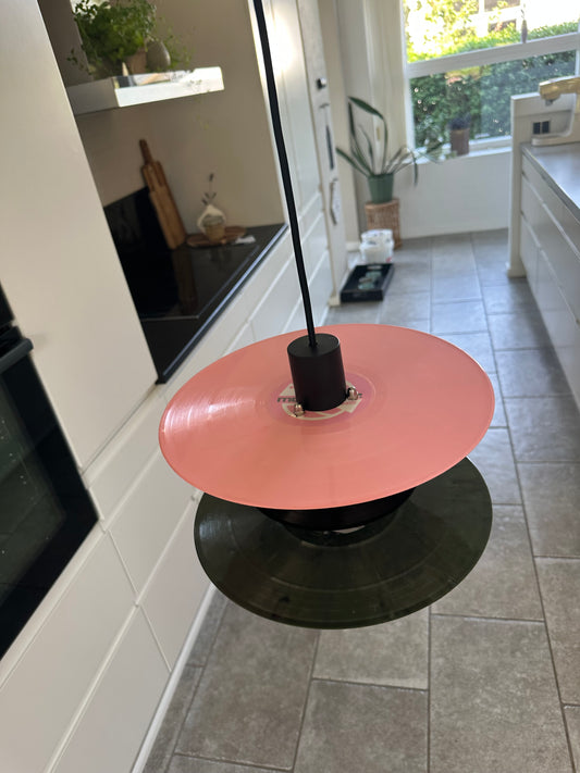 Vinylplade loftlampe – håndlavet i Danmark