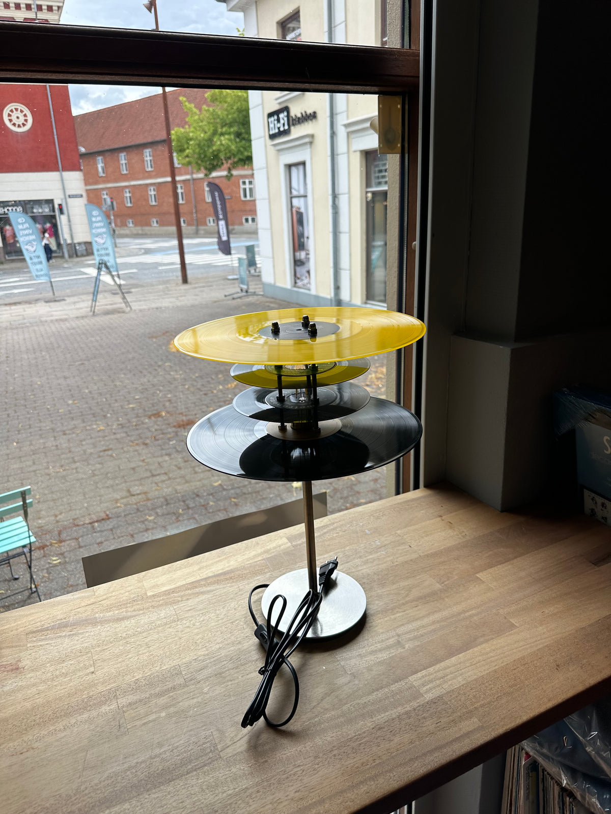 Vinylplade bordlampe, standard – håndlavet i Danmark